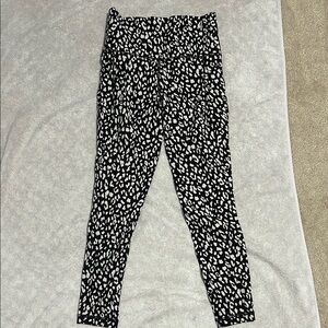 Athleta salutation stash pocket printed 7/8 tight XS